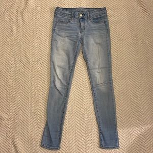American Eagle light wash skinny jeans
